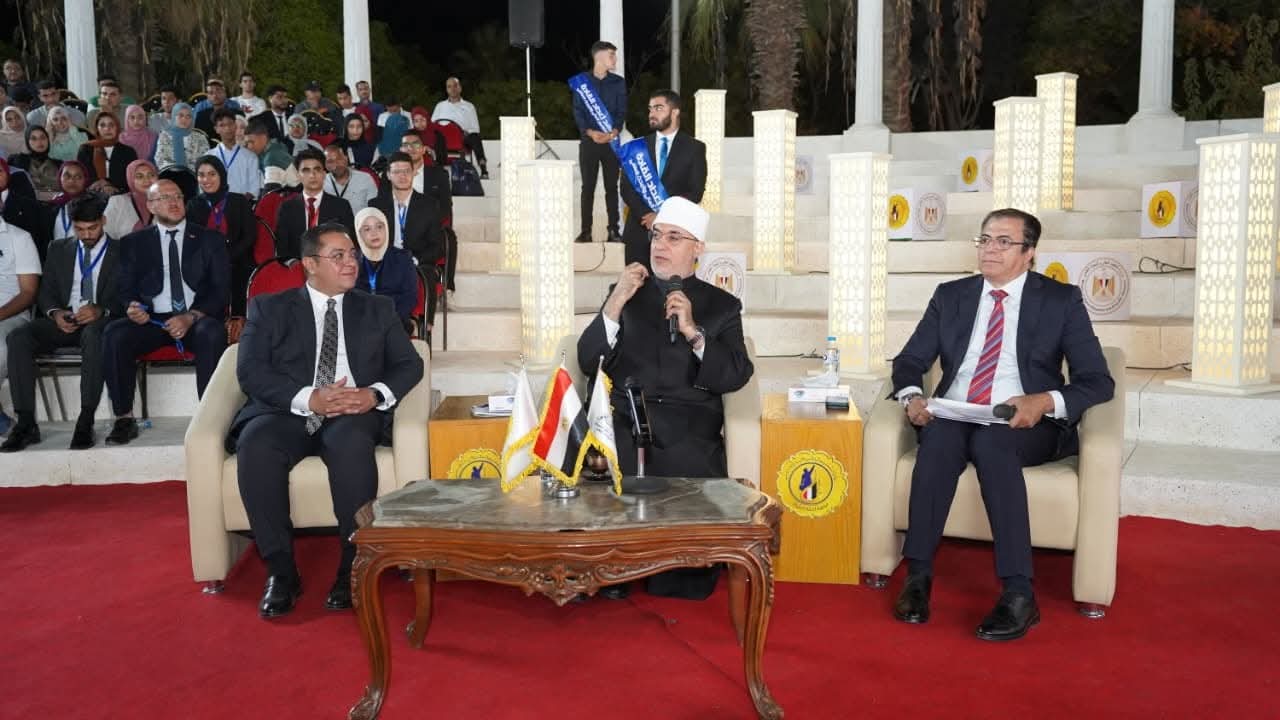 فضيلة المفتي في رحاب معهد إعداد القادة.. حوار يجمع بين الفكر والتجديد لبناء وعي الشباب المصري