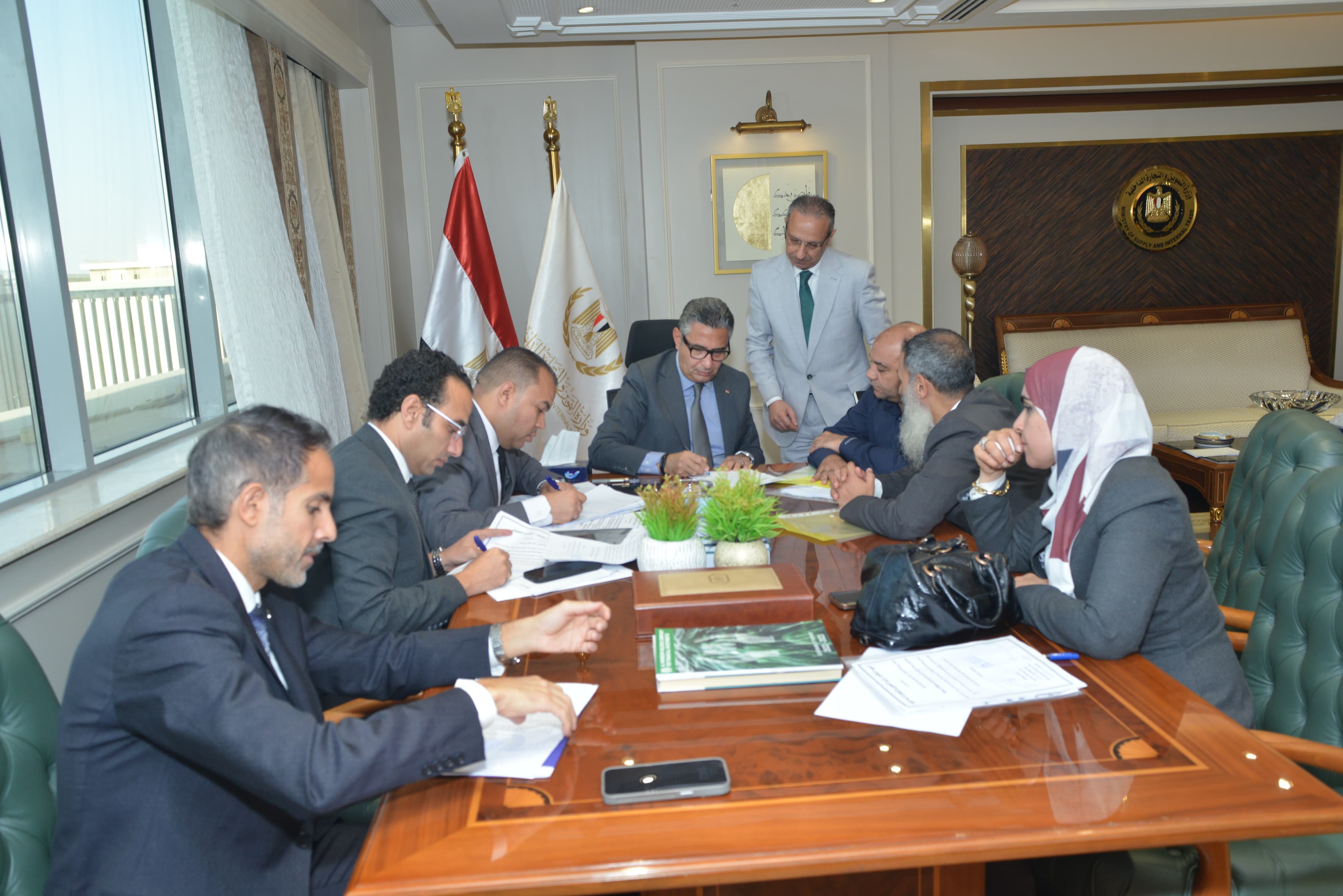 في اجتماع مع أعضاء البرلمان.. وزير التموين يوجه بسرعة حسم طلبات المواطنين