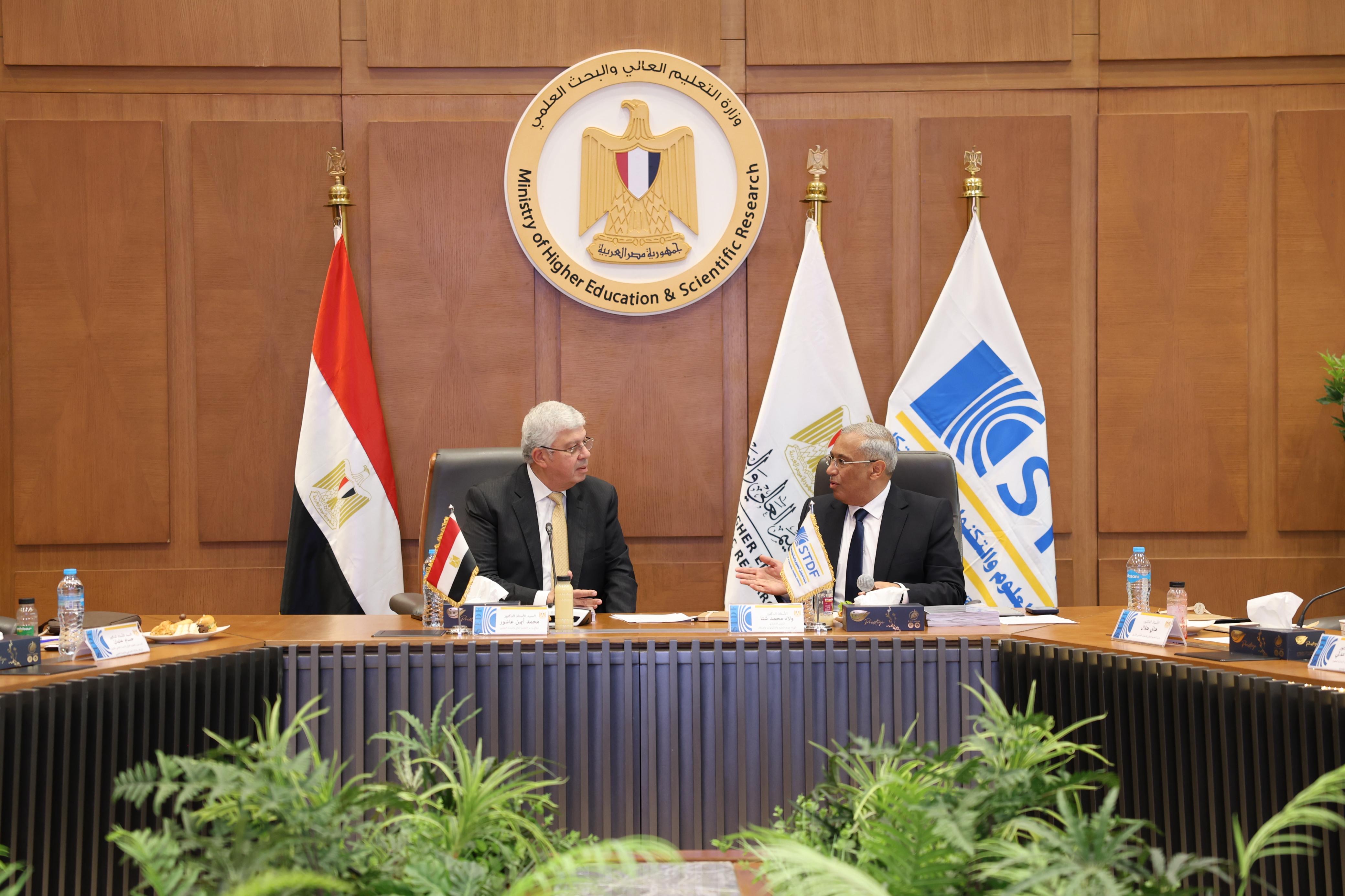 هيئة تمويل العلوم: 800 مشروع و7400 ورقة علمية.. وزير التعليم العالي يشيد بدور الهيئة في دفع البحث العلمي نحو المستقبل