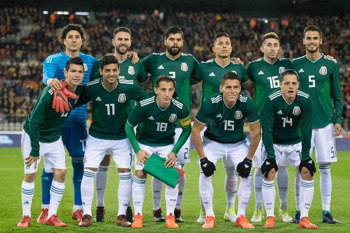 ألوان "التريكولور" بين صخب المدرجات ودهاليز السياسة.. منتخب المكسيك أكثر من مجرد كرة قدم