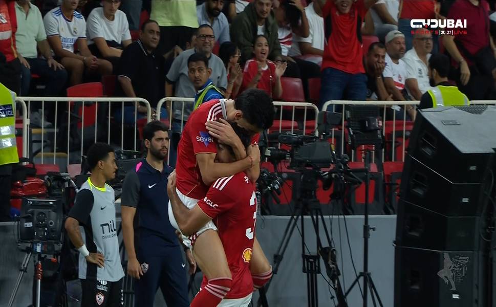 الأهلي يتقدم على الزمالك بهدف في نهائي السوبر