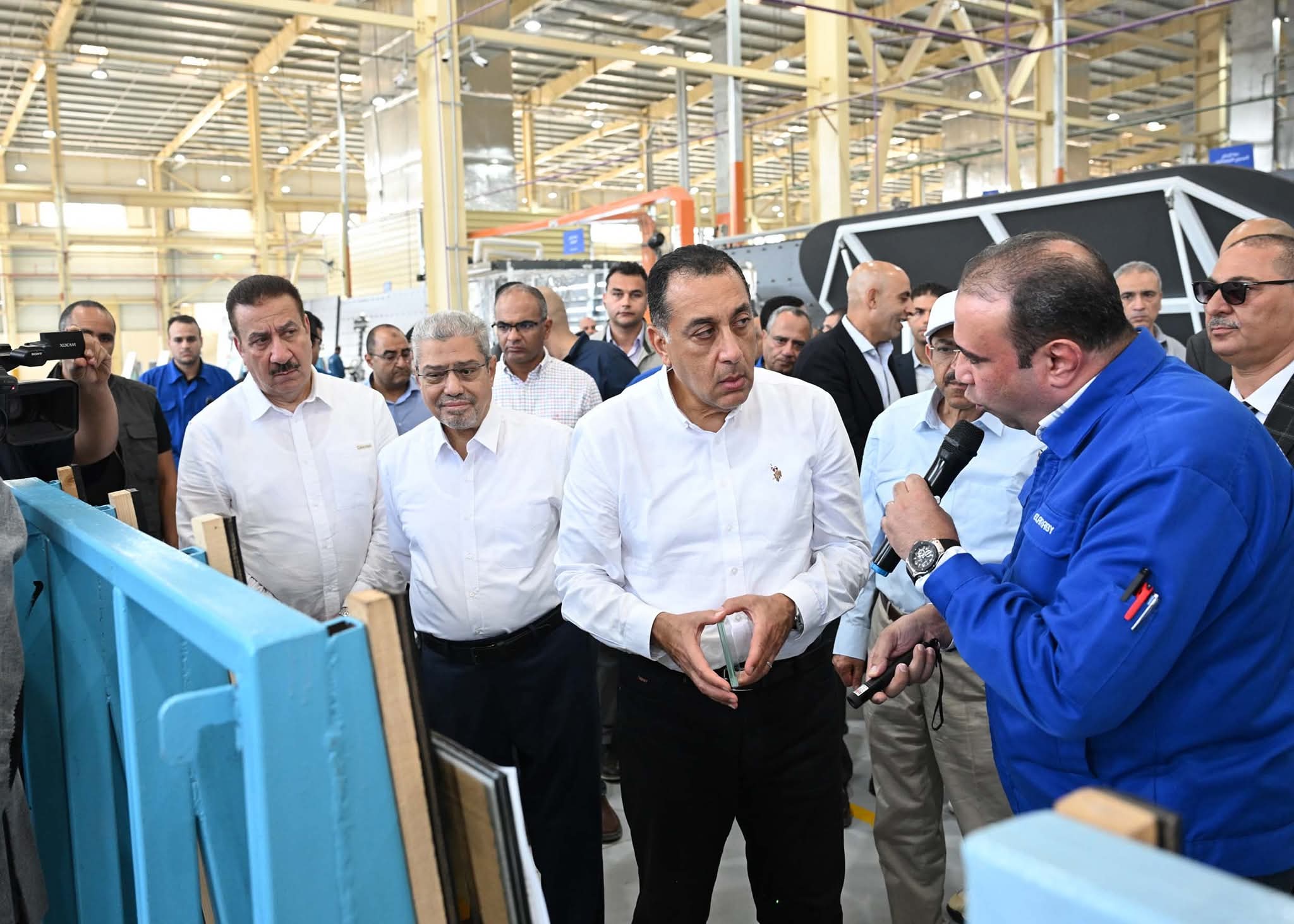 مدبولي يتفقد مصانع العربي بالمنوفية.. واستثمارات جديدة مع شارب وتويواتشي لتوطين الصناعة وتوفير 4000 فرصة عمل