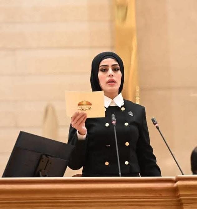 النائبة سامية الحديدي توافق على مشروع سكة حديد العاشر من رمضان