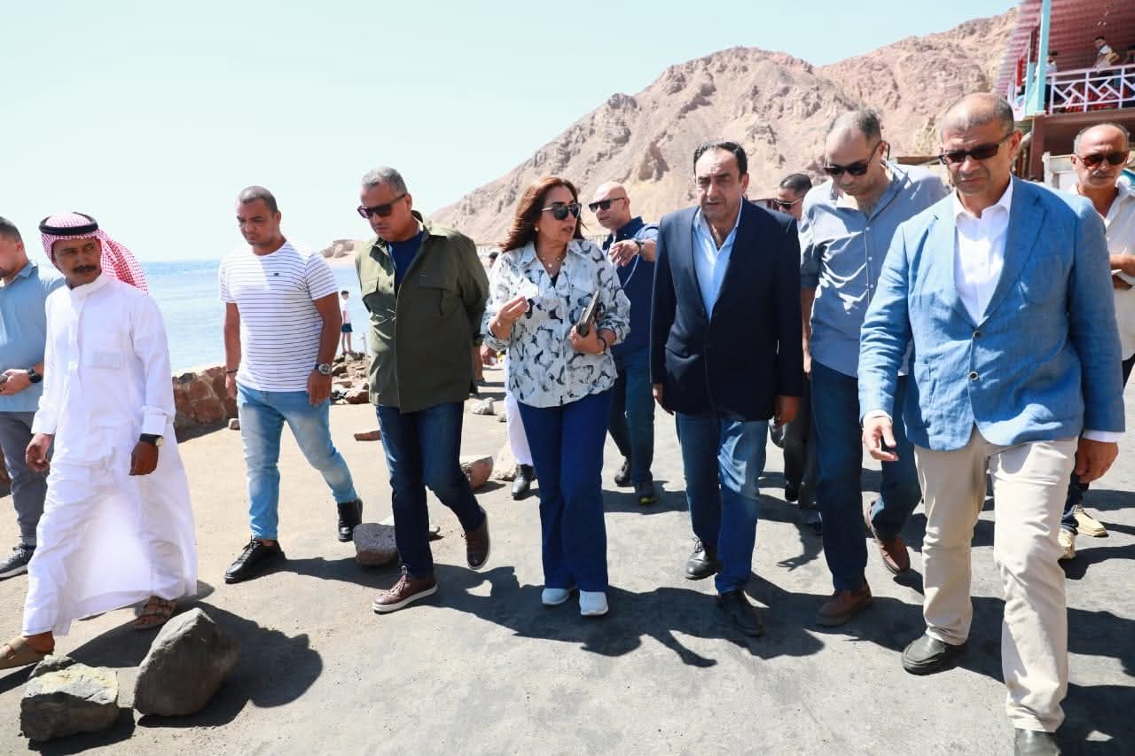 وزيرة التنمية المحلية والبيئة تشدد على حماية الشعاب المرجانية وتنظيم السياحة البيئية في دهب