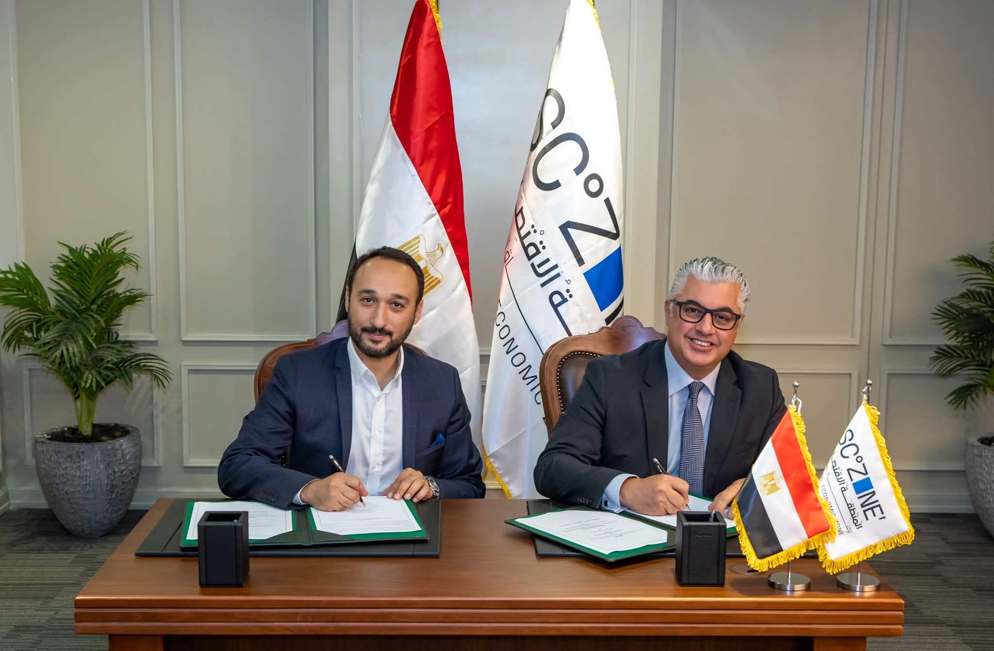اقتصادية قناة السويس" توقّع عقدًا مع شركة تركية لإقامة مصنع للمنسوجات والملابس بالقنطرة غرب باستثمارات 35 مليون دولار