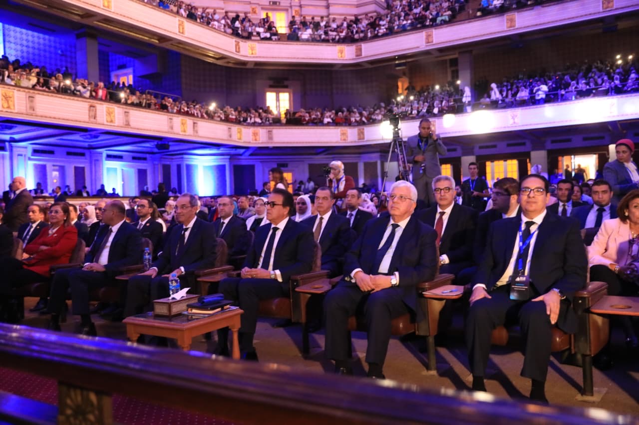 د.أيمن عاشور : مؤتمر جامعة القاهرة يعكس دور الجامعات المصرية فى الذكاء الاصطناعى وتعزيز التعاون مع الصناعة