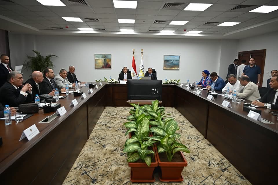 محافظ جنوب سيناء يناقش ملامح الاستراتيجية التنموية المتكاملة للمحافظة مع وفد مجلس النواب