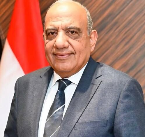 وزير الكهرباء يغادر إلى الصين للمشاركة في مؤتمر شنغهاي للطاقات المتجددة وحلول الطاقة النظيفة