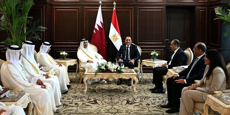 رئيس الوزراء يلتقي نظيره القطري لبحث مجالات التعاون المشترك