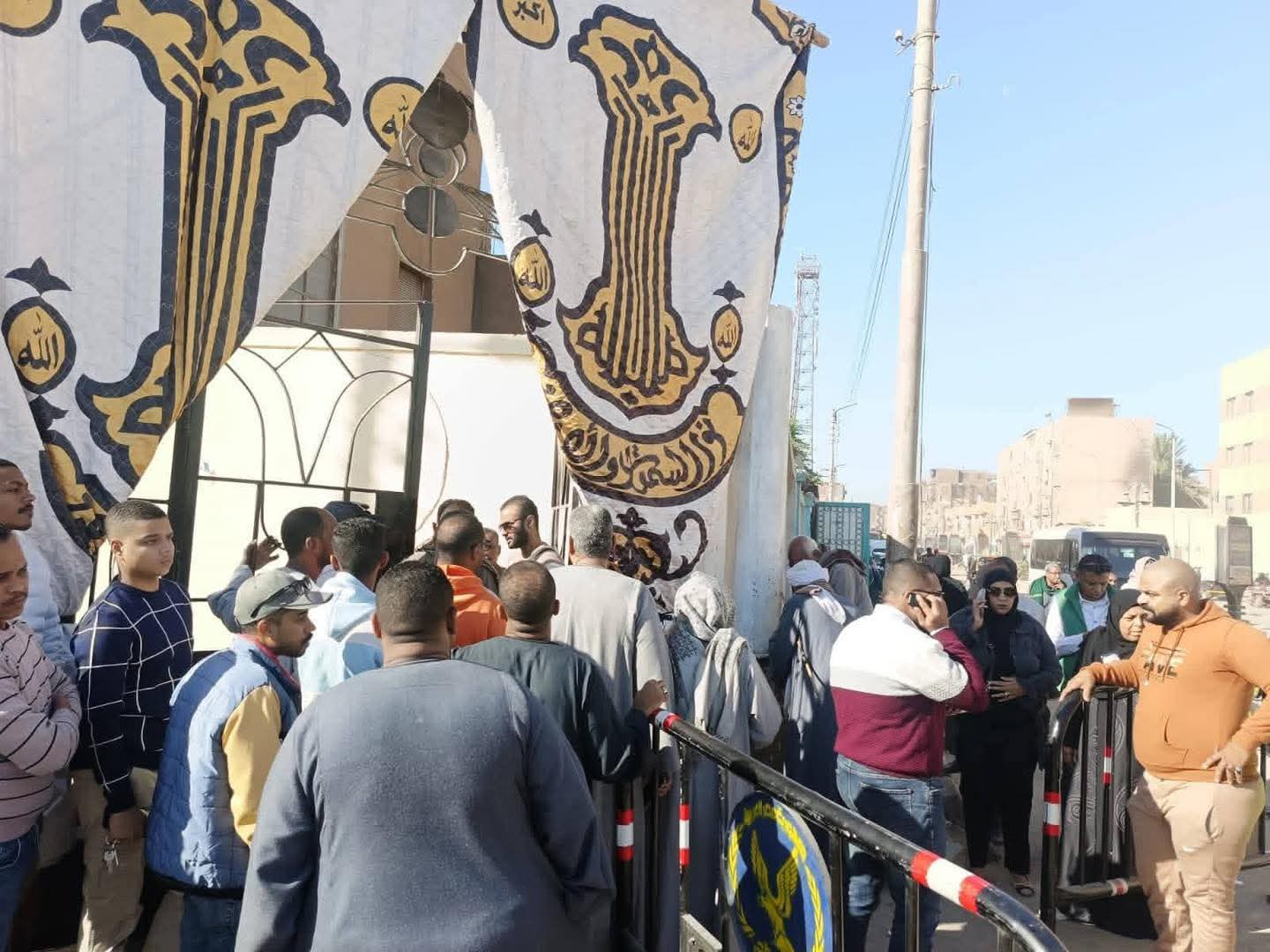 إقبال بلجان أدفو بمحافظه اسوان في الساعات الأولى من فتح باب التصويت في انتخابات مجلس النواب