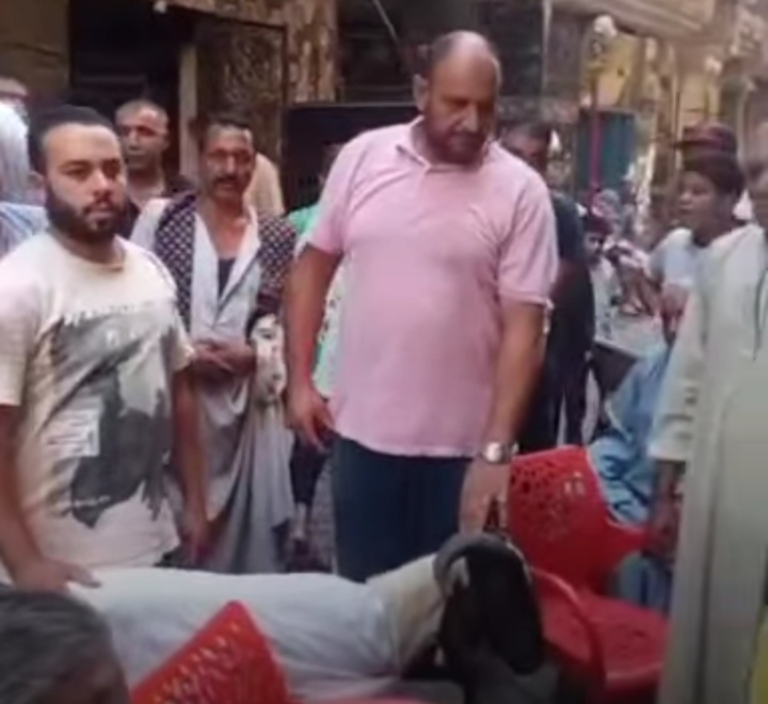 بالفيديو، خروف يرتدي "كفن" يشعل غضب أهالي الشرابية في جلسة صلح يقودها نائب برلماني