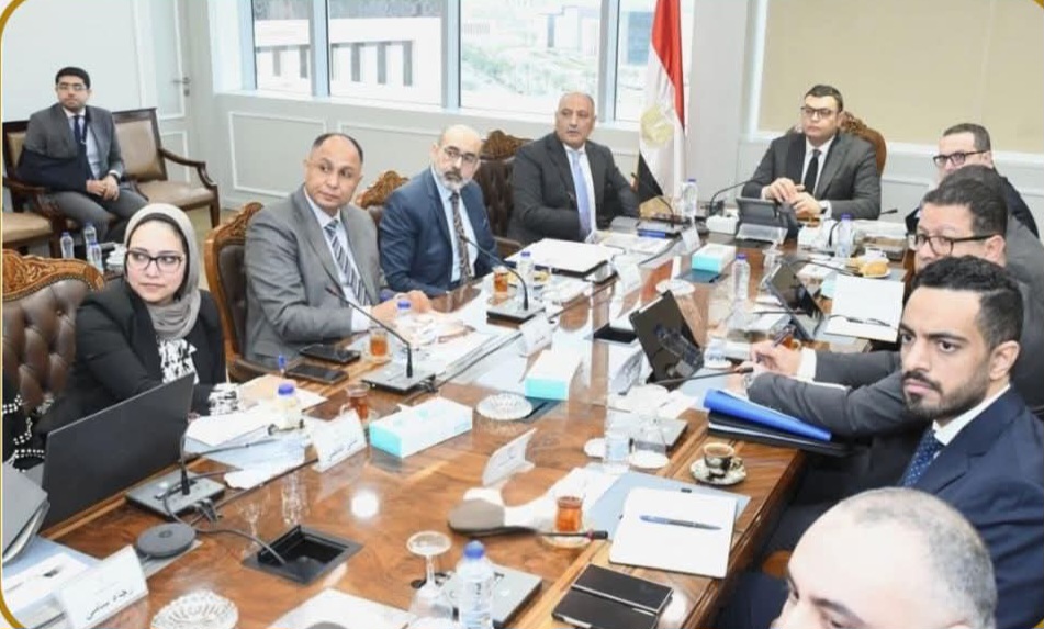 وزير الإسكان يلتقي رئيس المركز الوطني لاستخدامات أراضي الدولة لتعزيز التعاون في المشروعات المشتركة
