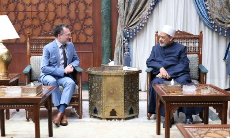 شيخ الأزهر يبحث مع سفير كندا بالقاهرة سبل تعزيز التعاون العلمي والدعوي