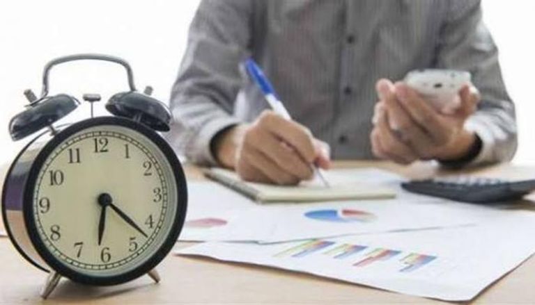"بين الصحة والإنتاجية.. هل ينجح مقترح بدء العمل مع أذان الفجر؟
