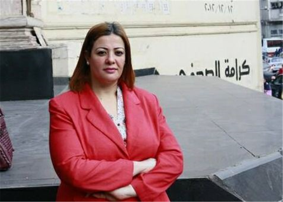خمسة سياسة” تهنئ إيمان عوف بتفوق نجلها في الثانوية العامة