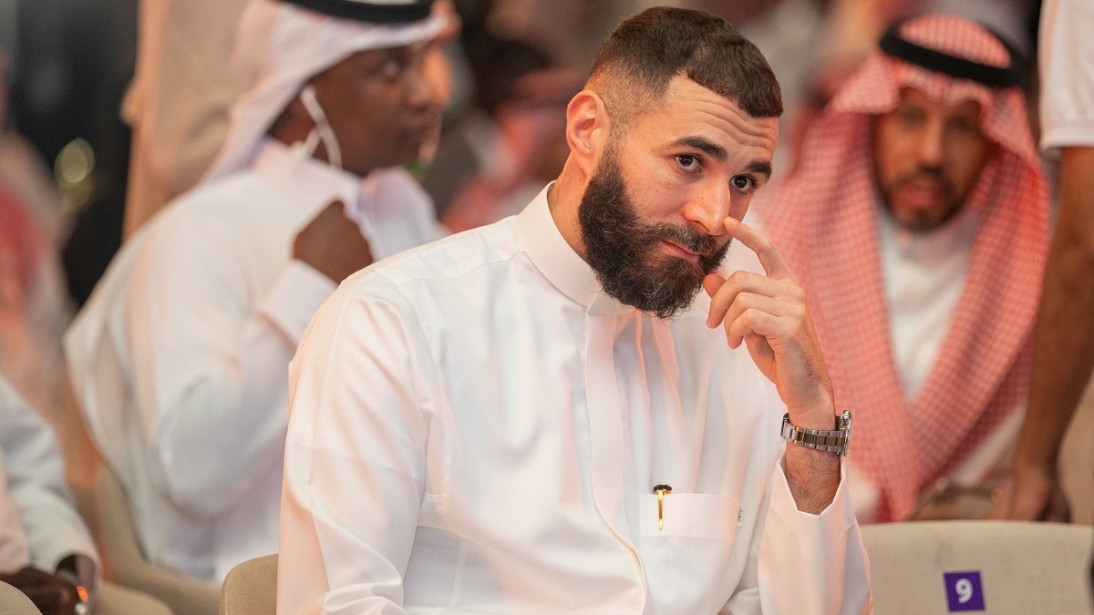 كريم بنزيمة.. من الملعب إلى خندق فلسطين