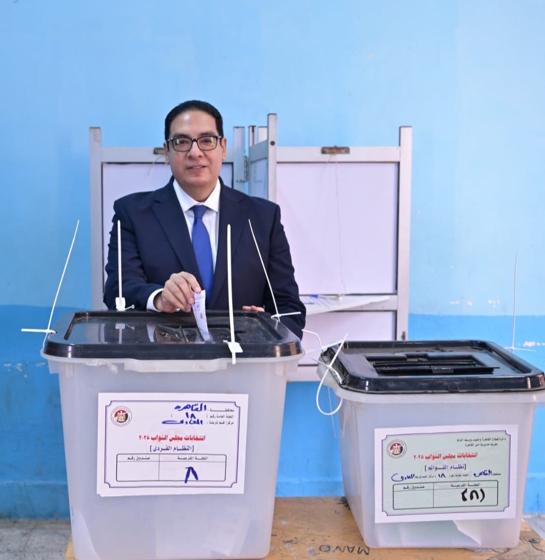 رئيس جامعة القاهرة يدلي بصوته في انتخابات مجلس النواب