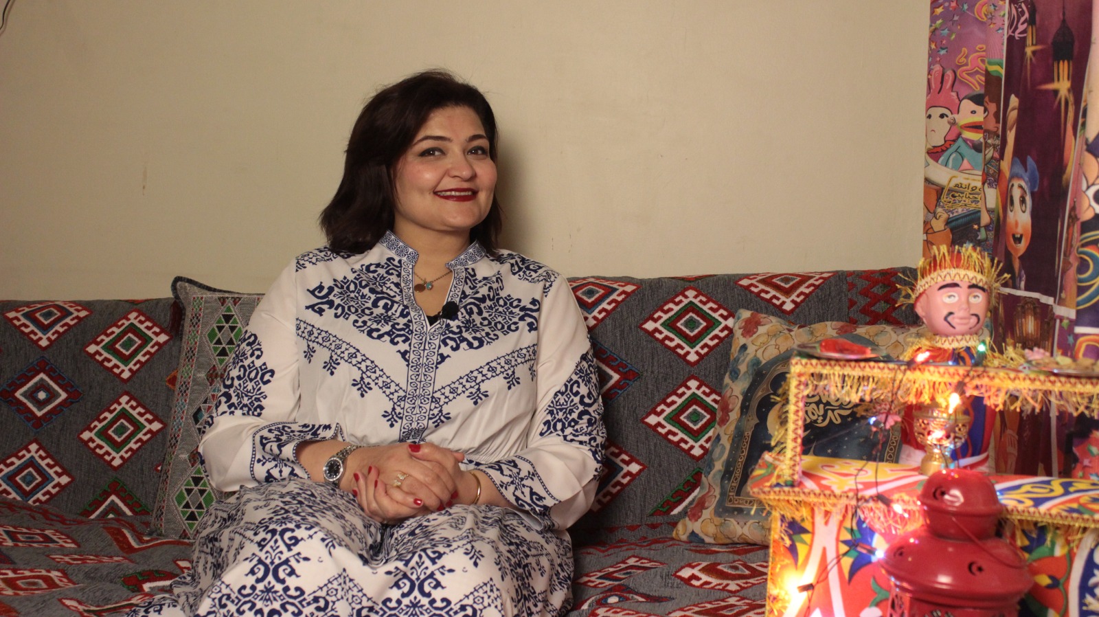 «خمسة سياسة» يعتمد بث برنامج «حكاية حاكم» للإعلامية سمارة سلطان