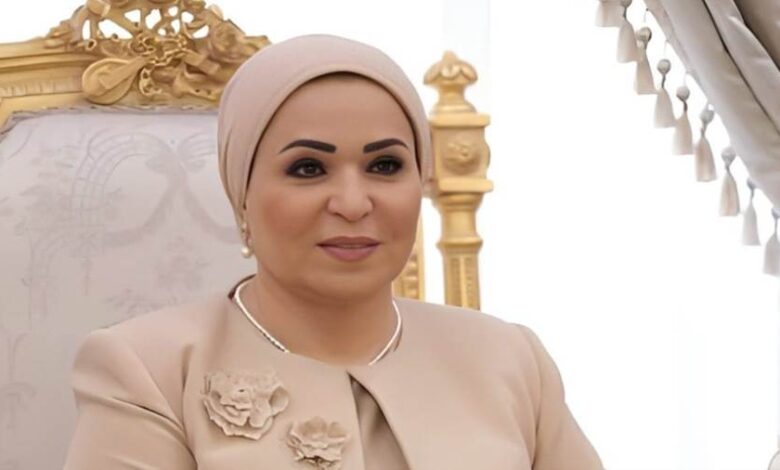 السيدة انتصار السيسي توجه الهلال الأحمر بتقديم الدعم لأهالي ضحايا حادث المنوفية