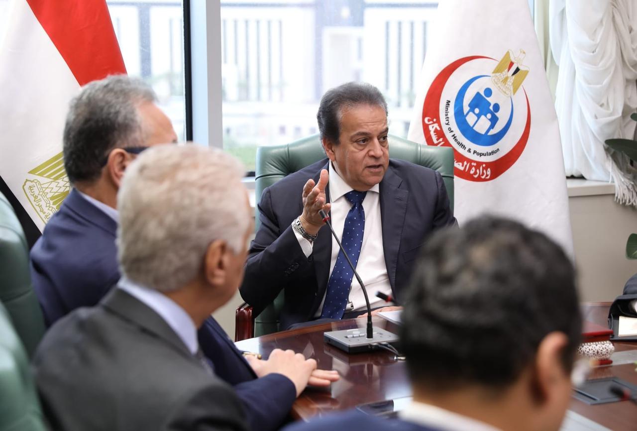 ثورة غرف العمليات بمصر.. وزير الصحة يُدخل الروبوت الجراحي رسميًا إلى مستشفيات الحكومة