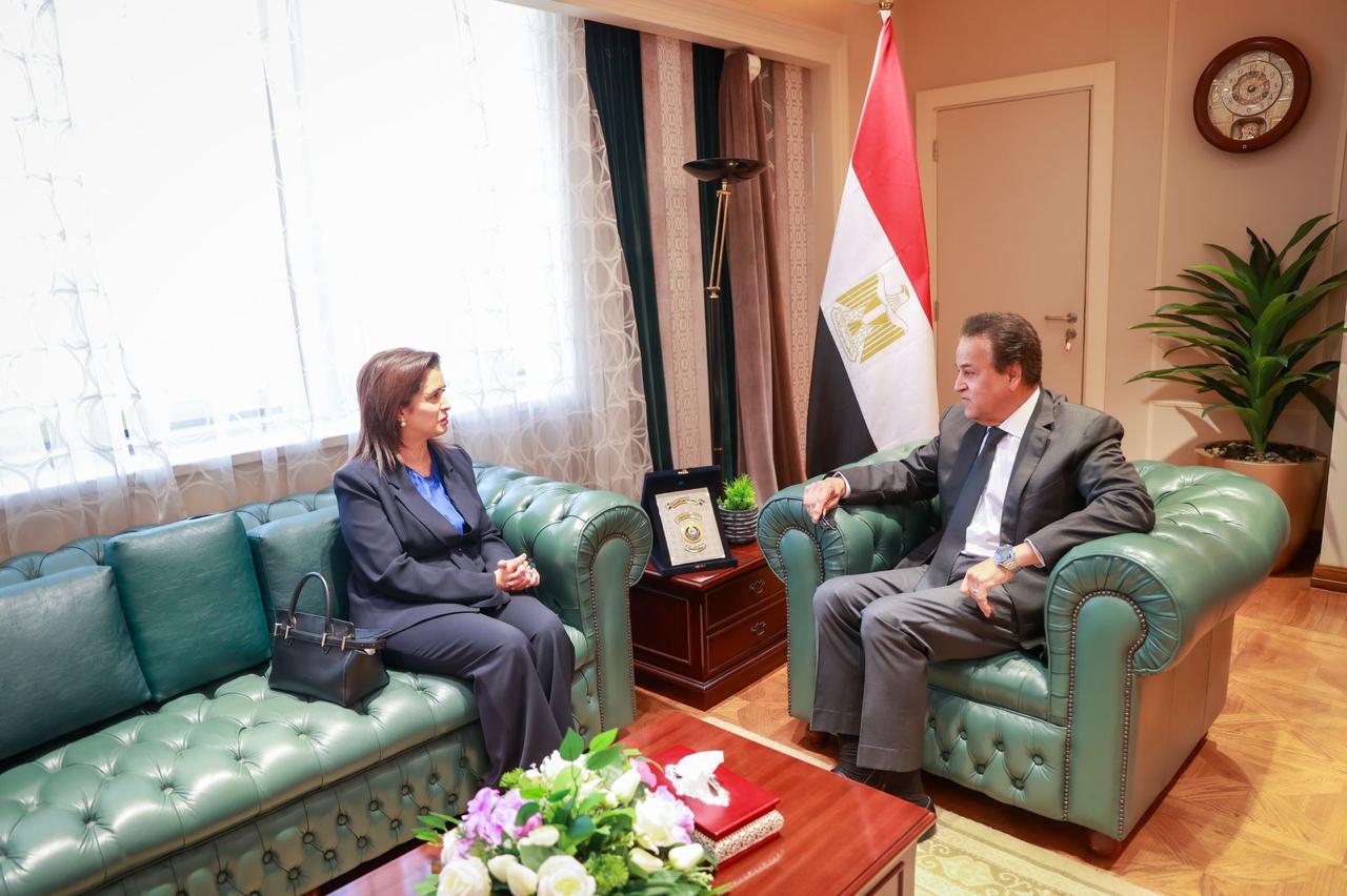 وزير الصحة يبحث مع المدير الإقليمي لمنظمة الصحة العالمية التعاون الصحي في  المبادرات والتحول الرقمي وصناعة الأدوية